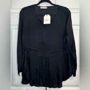 NWT - Cellabie Women’s black v-neck top - Size XL